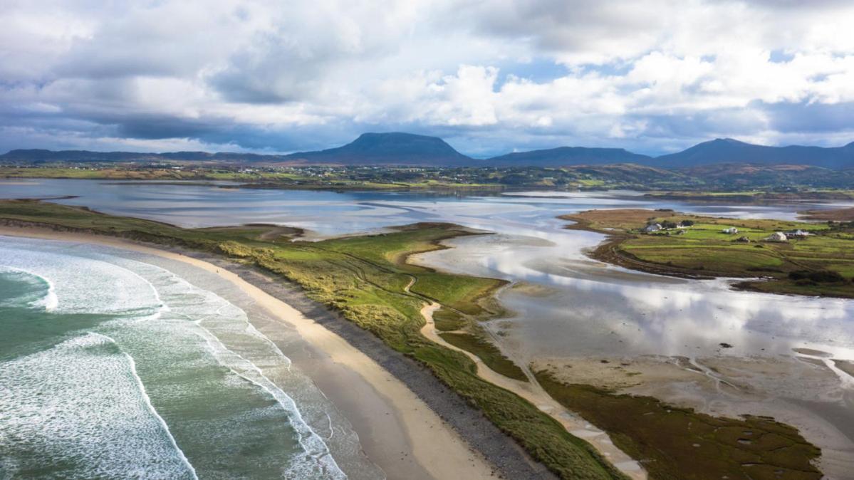 Apartamento Dungloe Lakeside Lodging Exterior foto