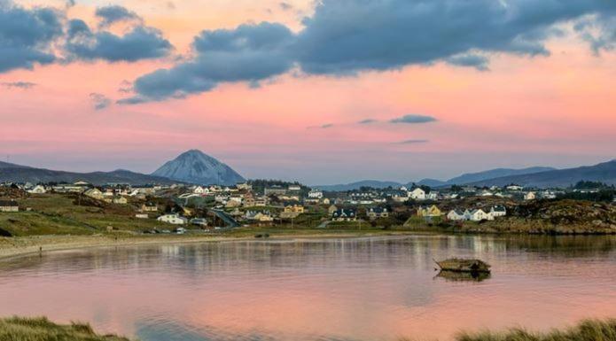 Apartamento Dungloe Lakeside Lodging Exterior foto