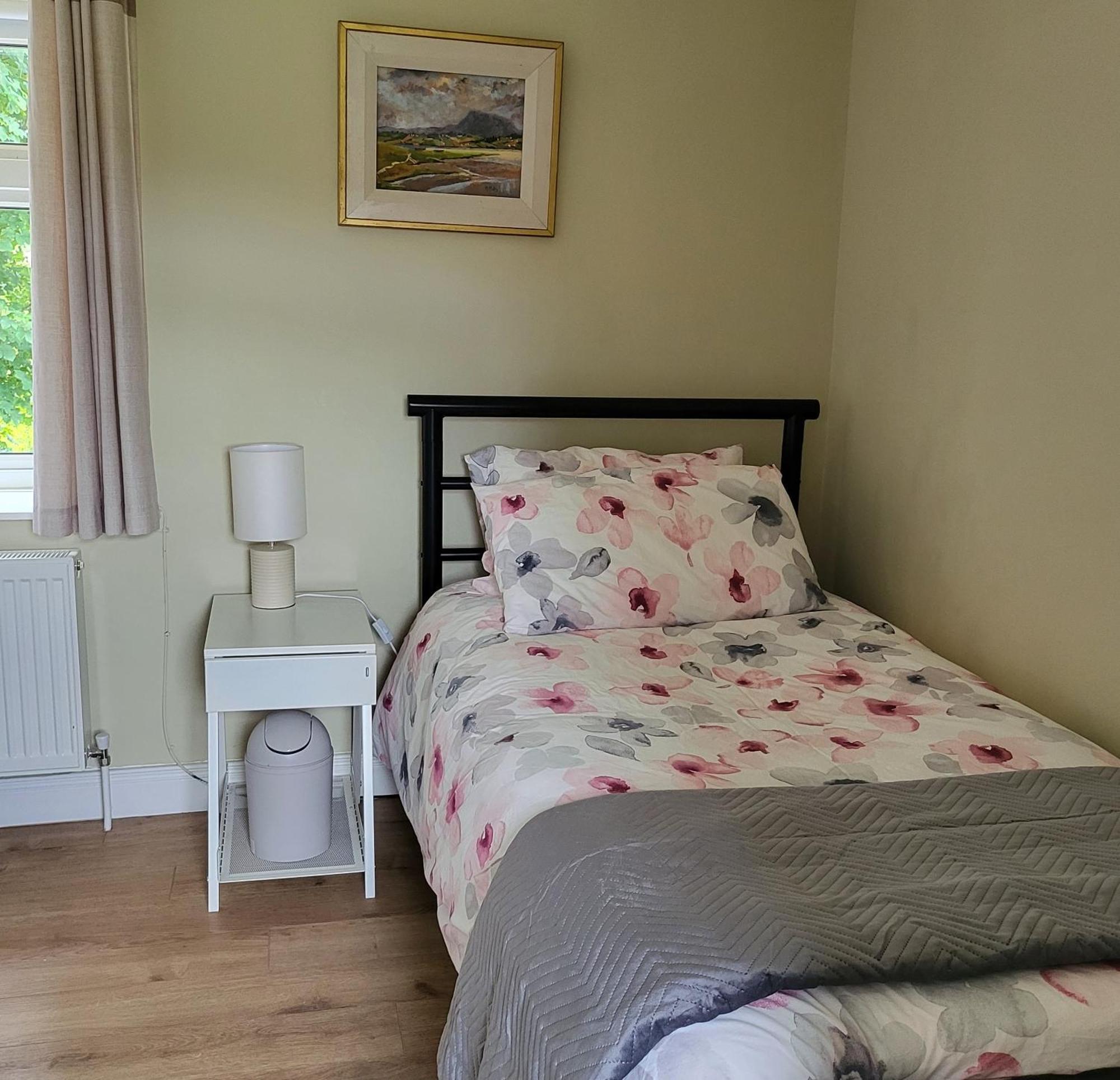Apartamento Dungloe Lakeside Lodging Exterior foto